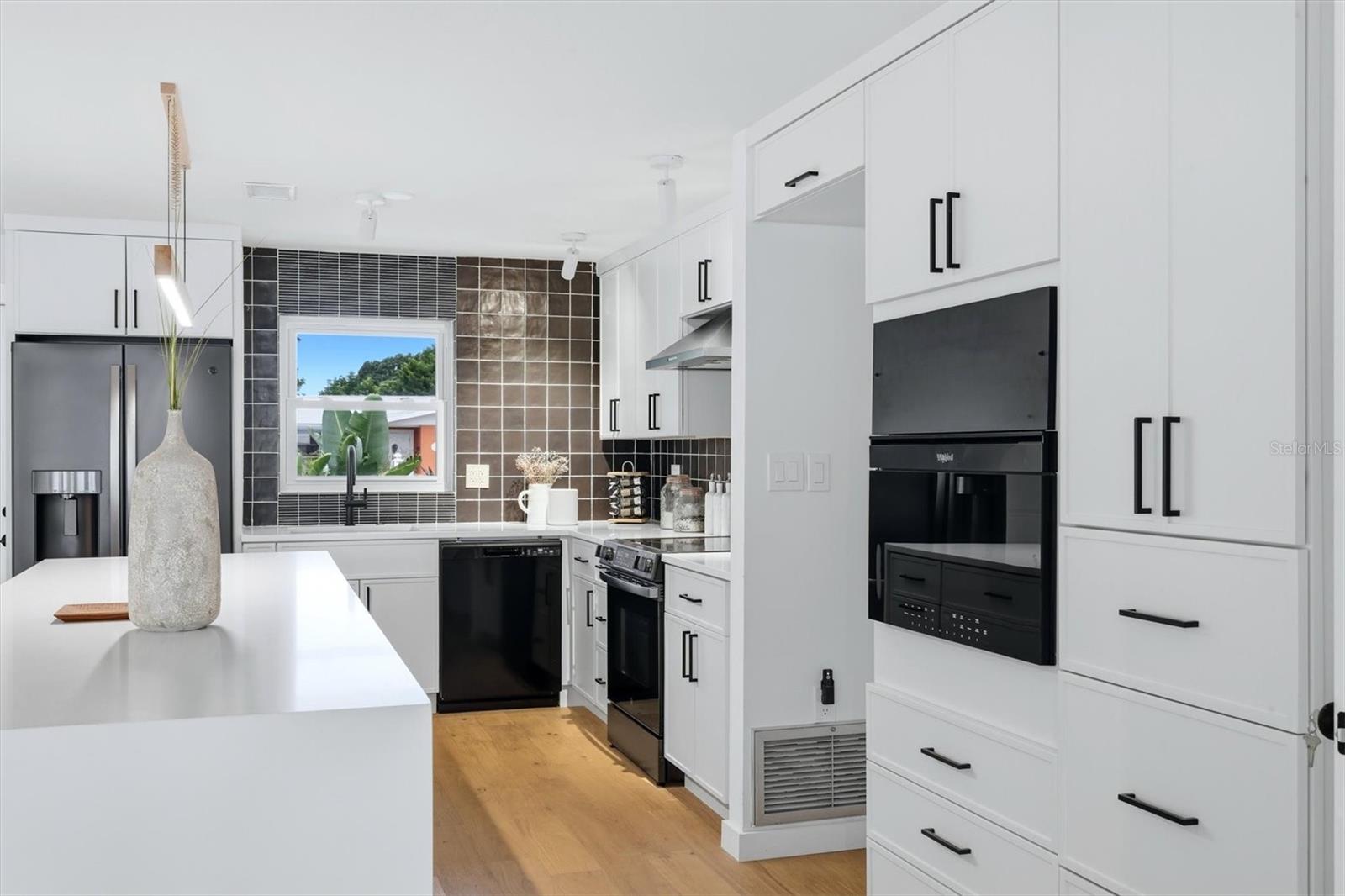 2513 CROTON AVE — photo 17