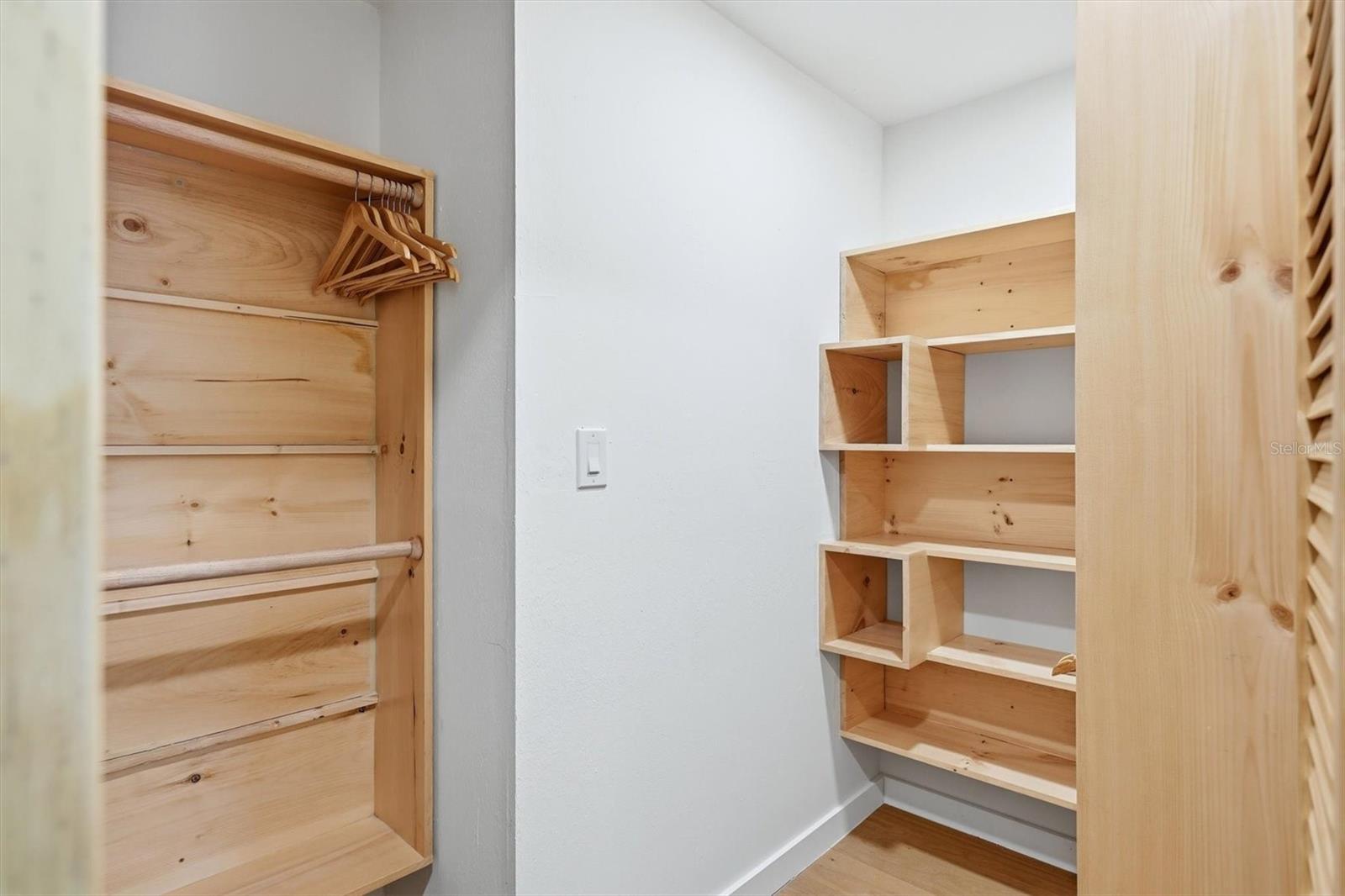 2513 CROTON AVE — photo 29