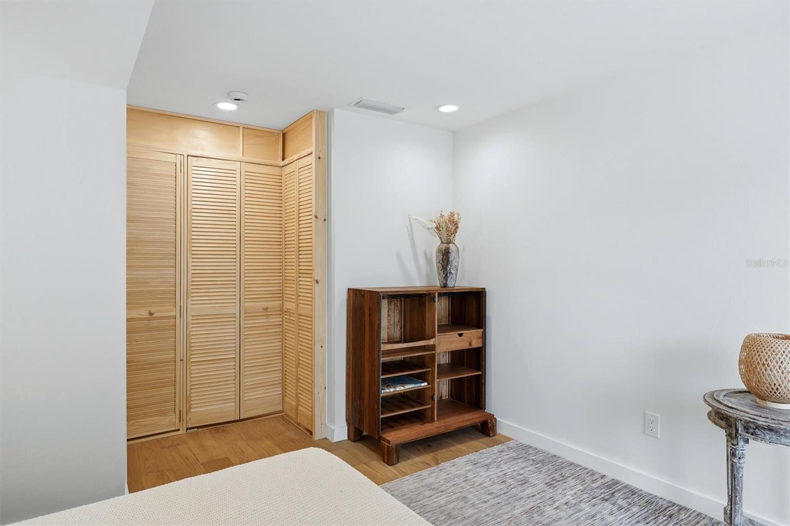 2513 CROTON AVE — photo 28
