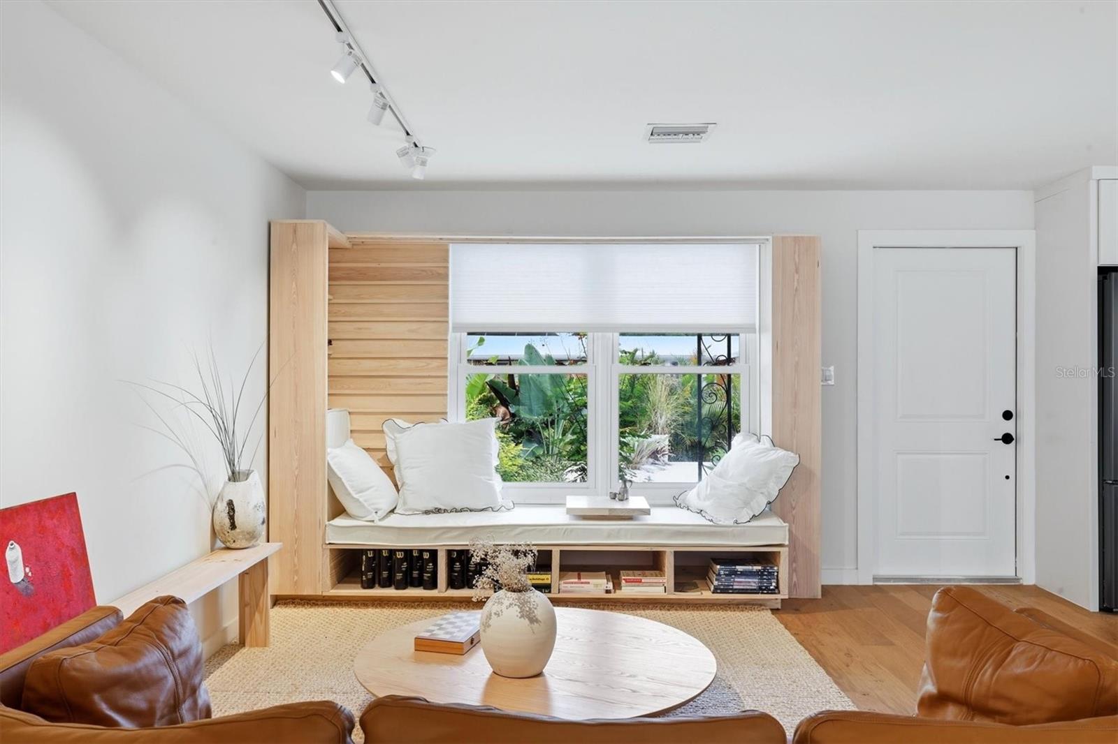 2513 CROTON AVE — photo 10