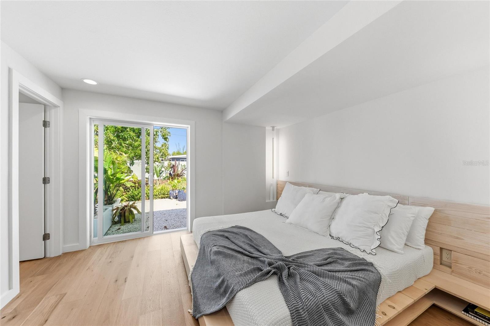 2513 CROTON AVE — photo 26