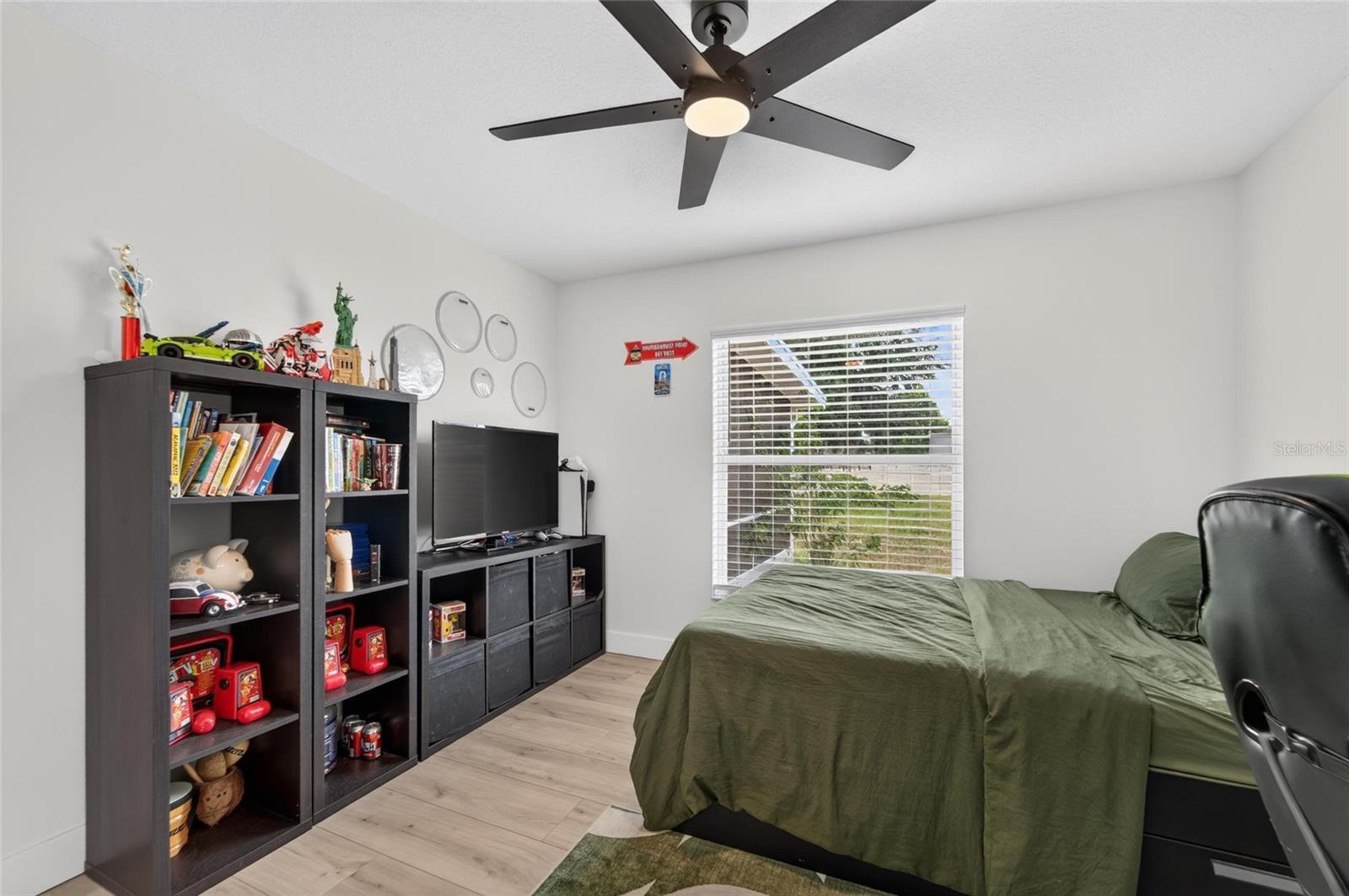 12124 COLONIAL ESTATES LN — photo 33