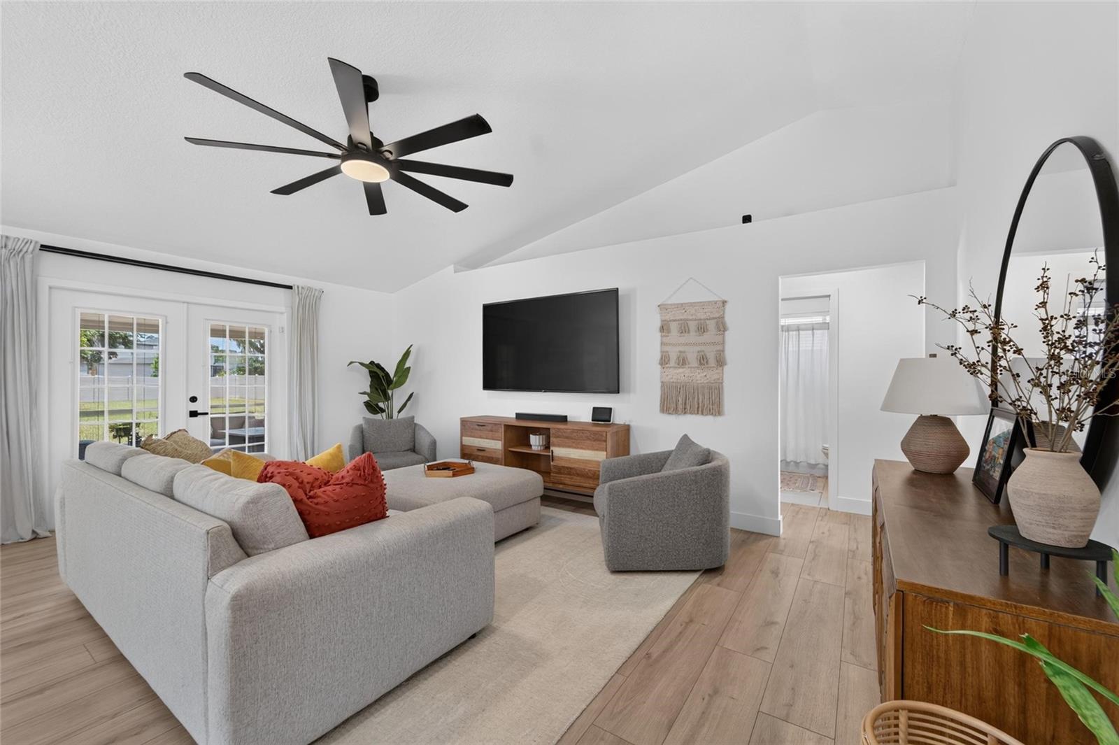 12124 COLONIAL ESTATES LN — photo 18