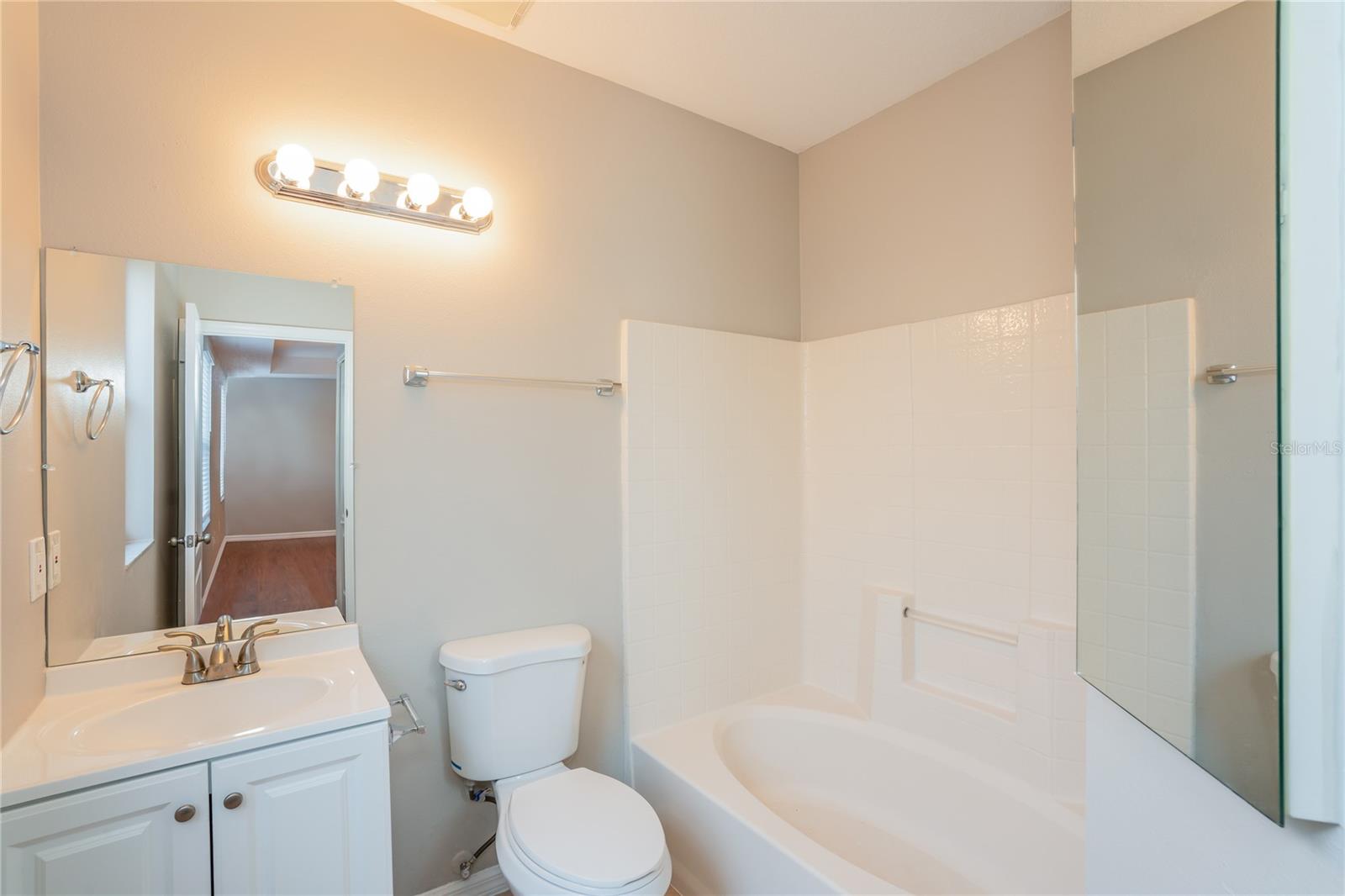 1011 LAKE SHORE RANCH DR — photo 8