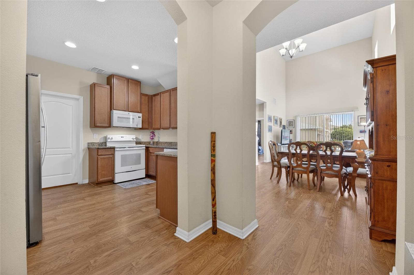 2130 BROADWAY VIEW AVE — photo 6
