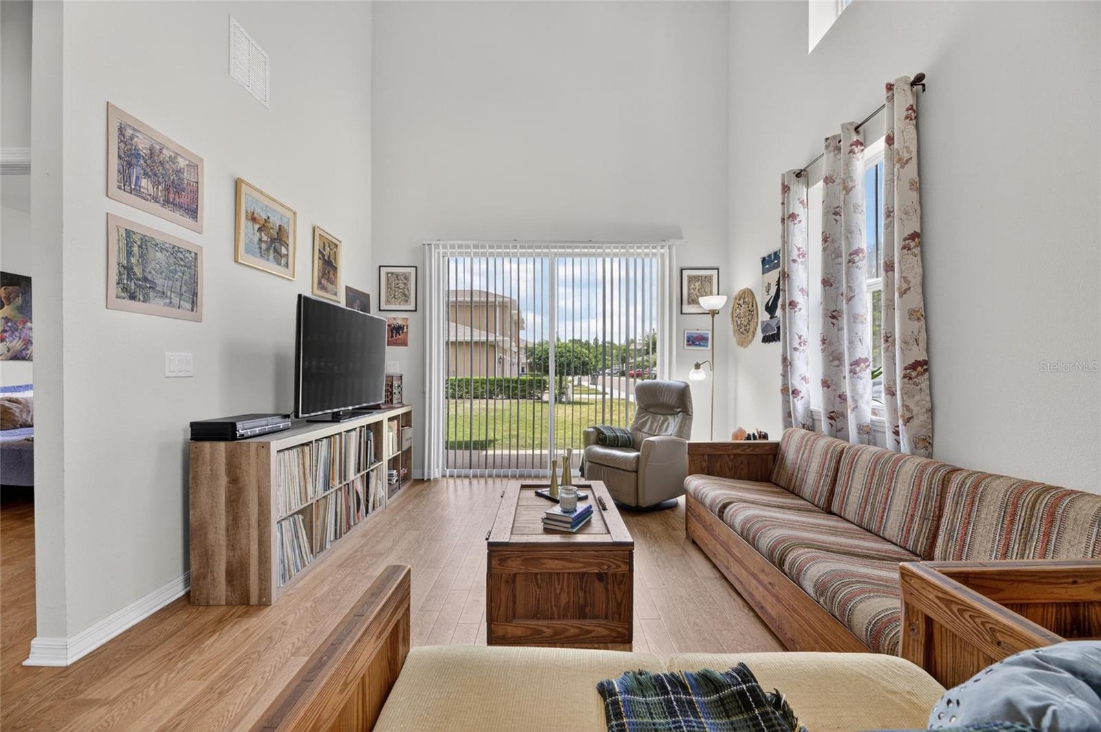 2130 BROADWAY VIEW AVE — photo 2