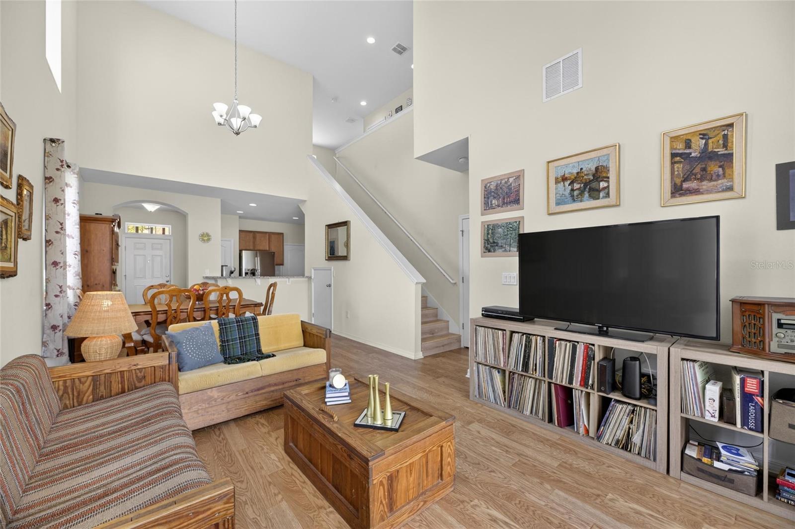 2130 BROADWAY VIEW AVE — photo 10