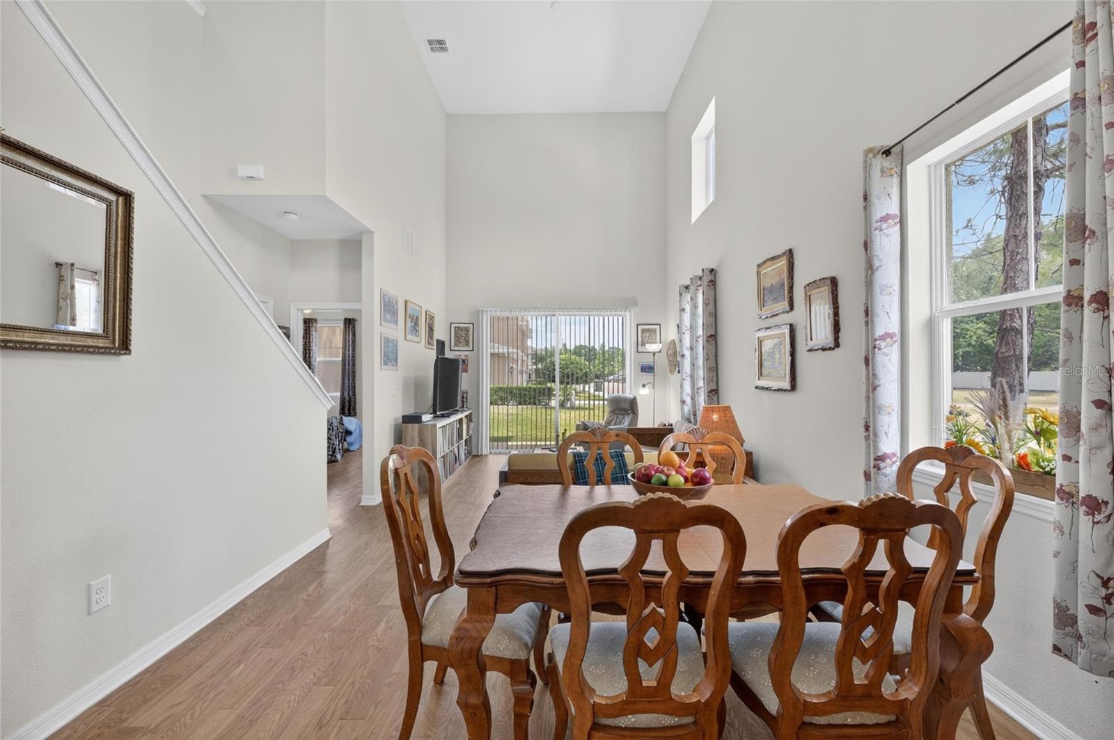 2130 BROADWAY VIEW AVE — photo 7