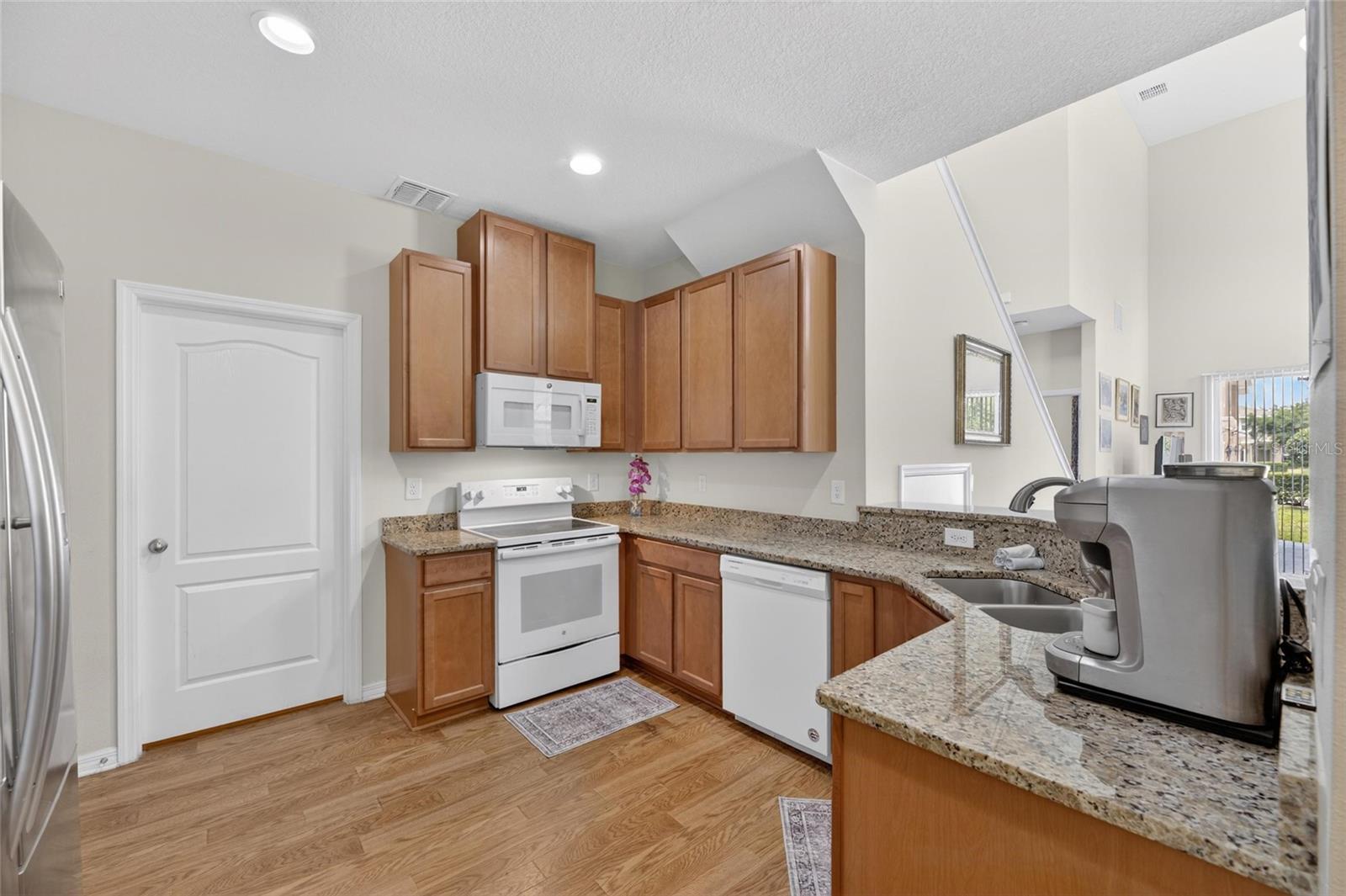2130 BROADWAY VIEW AVE — photo 13