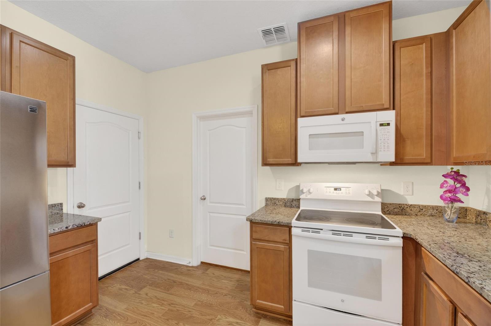 2130 BROADWAY VIEW AVE — photo 15