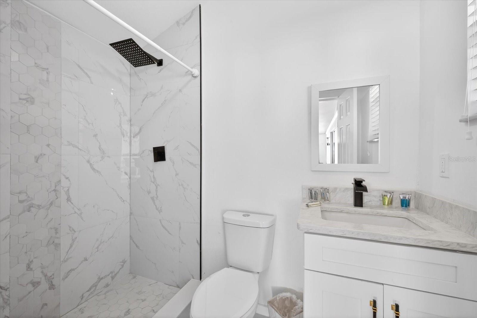 8902 N HAMNER AVE — photo 30