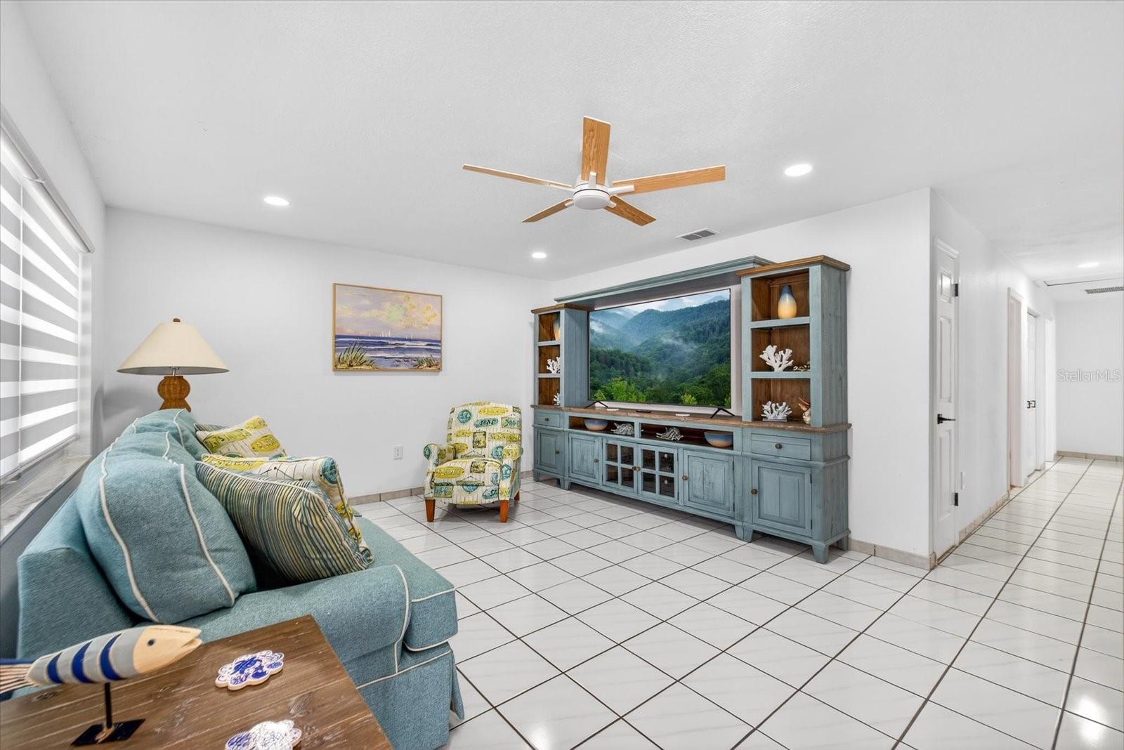 8902 N HAMNER AVE — photo 8