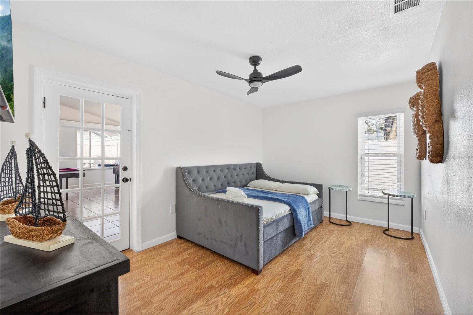 8902 N HAMNER AVE — photo 32