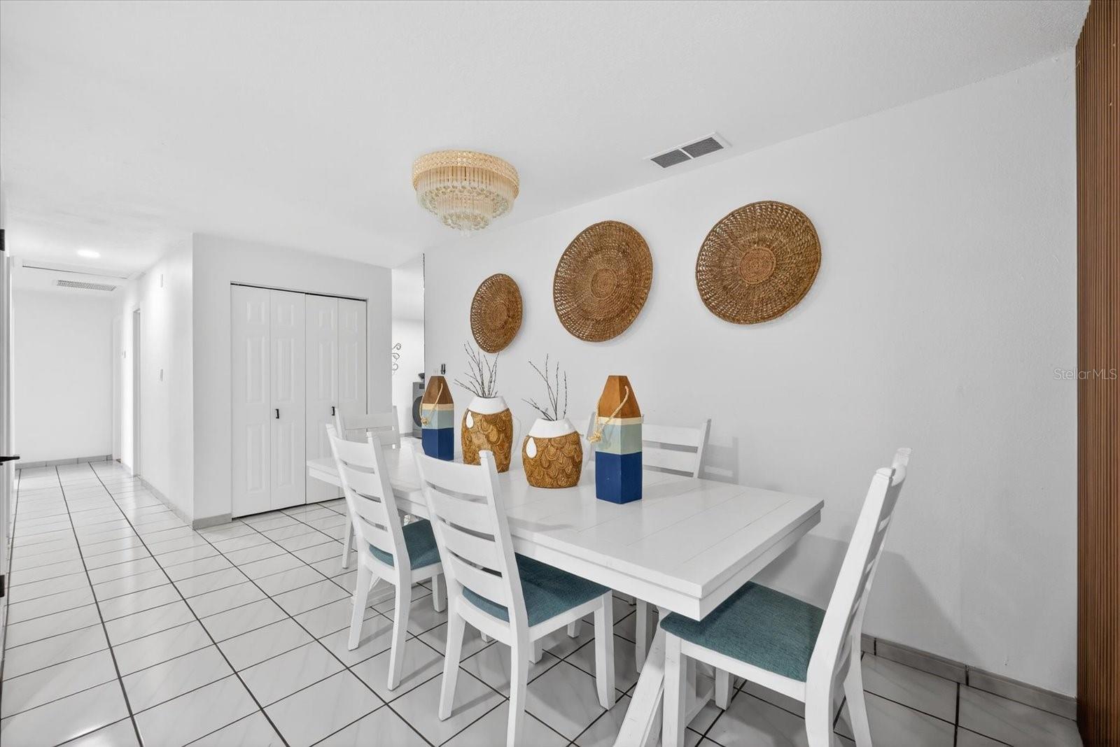 8902 N HAMNER AVE — photo 10