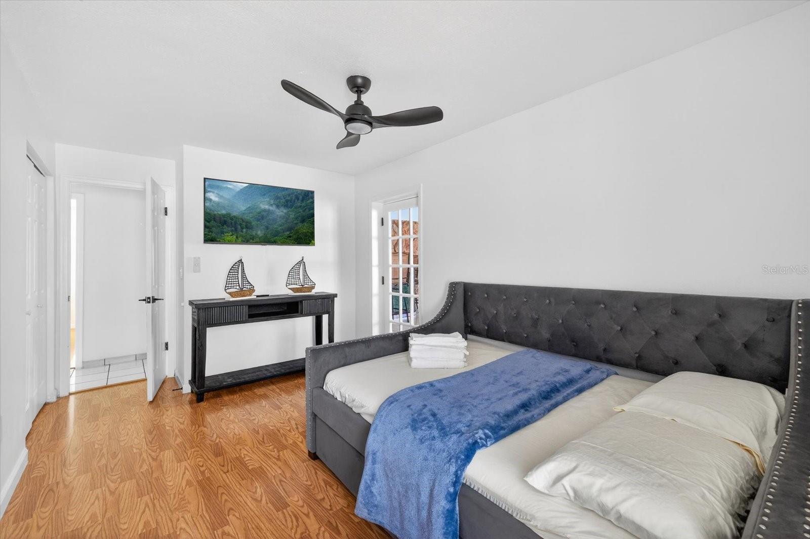 8902 N HAMNER AVE — photo 31