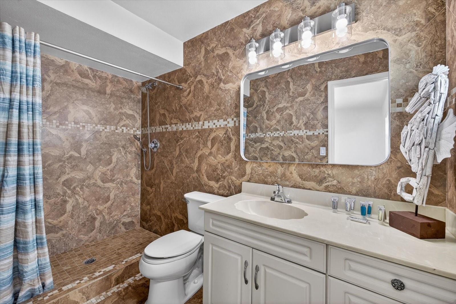 8902 N HAMNER AVE — photo 33