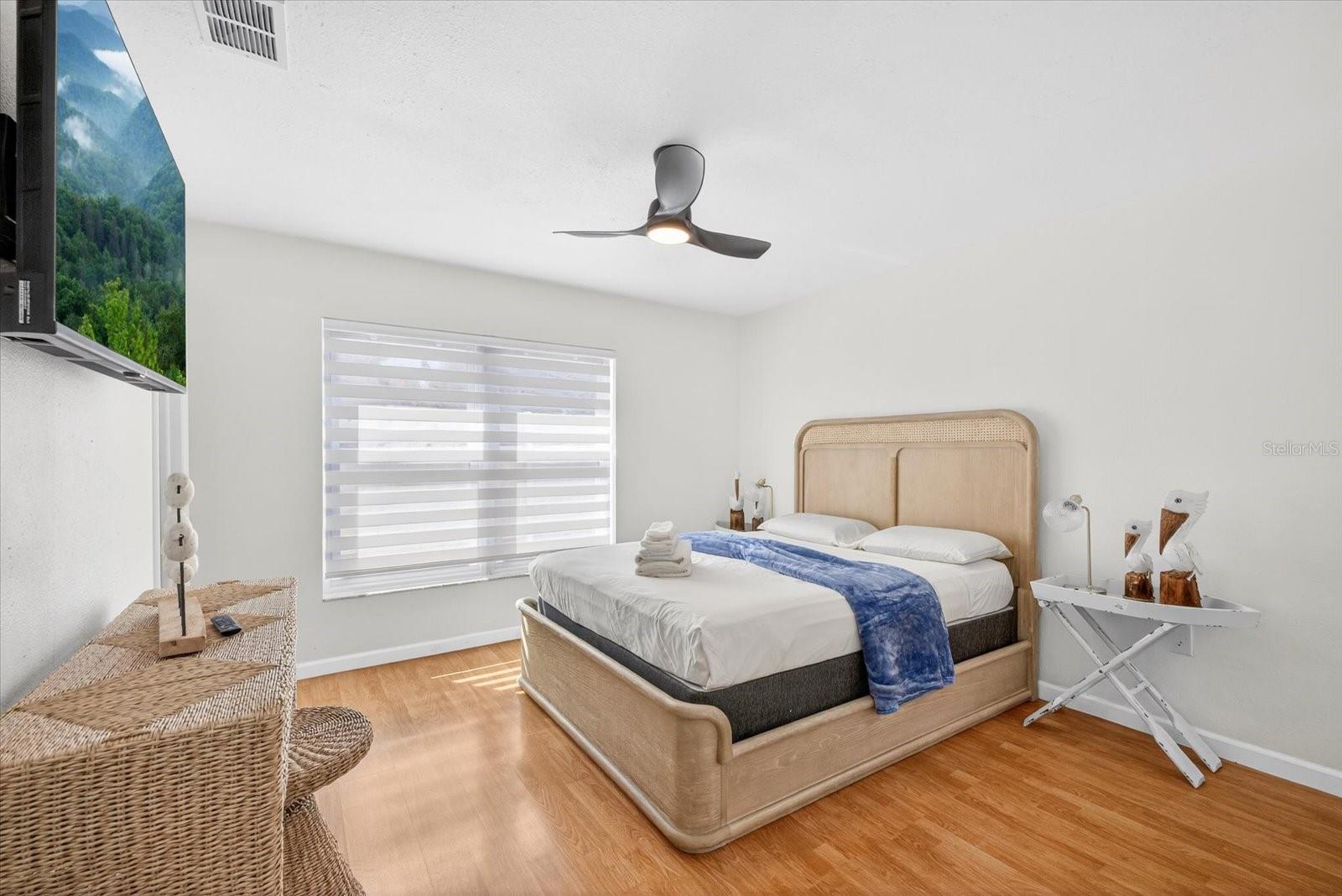 8902 N HAMNER AVE — photo 37
