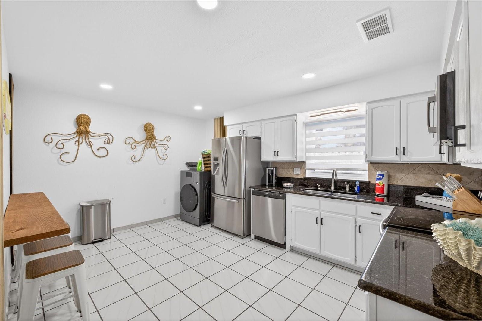 8902 N HAMNER AVE — photo 11
