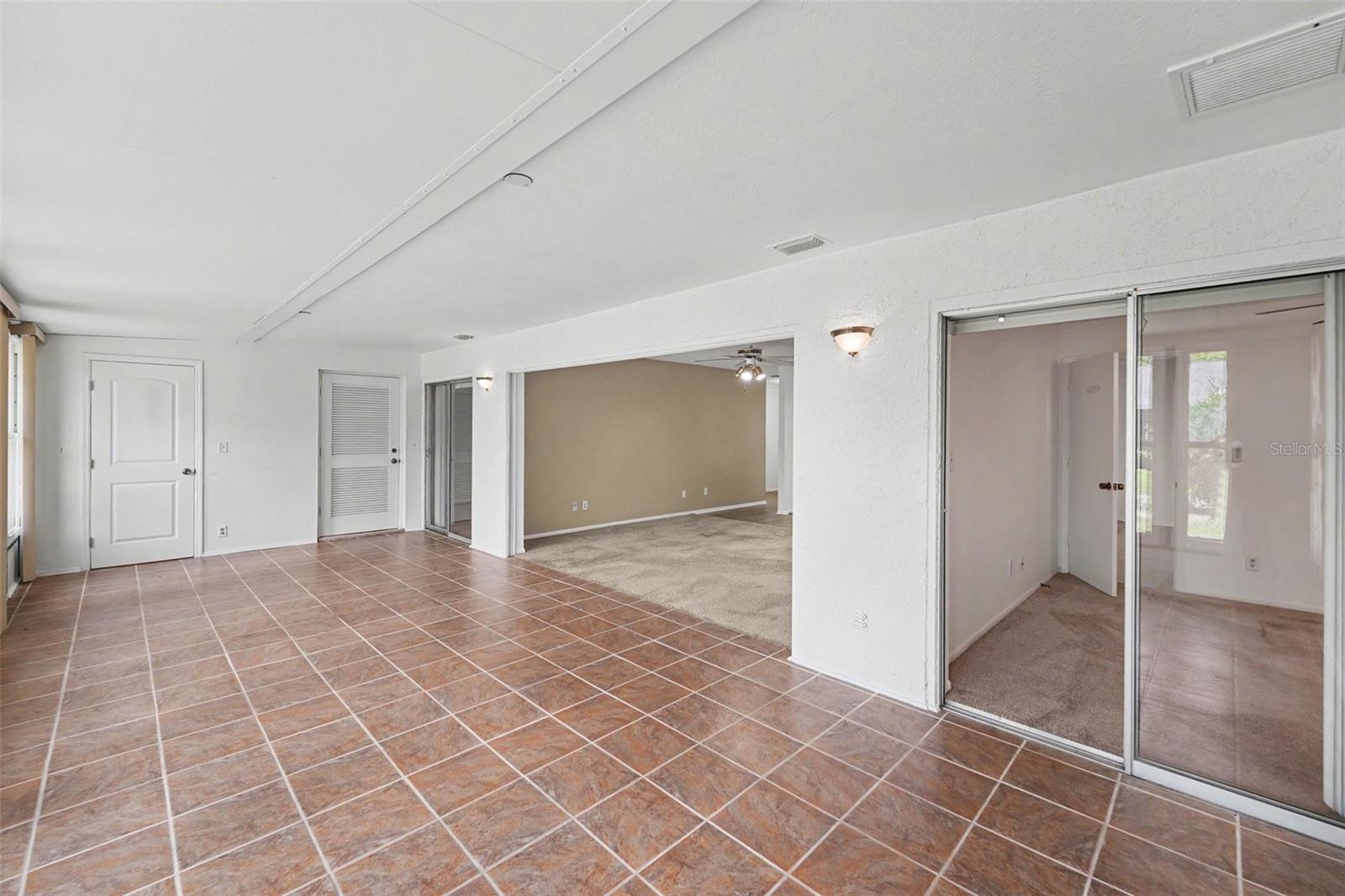 230 BALSAM DR — photo 25