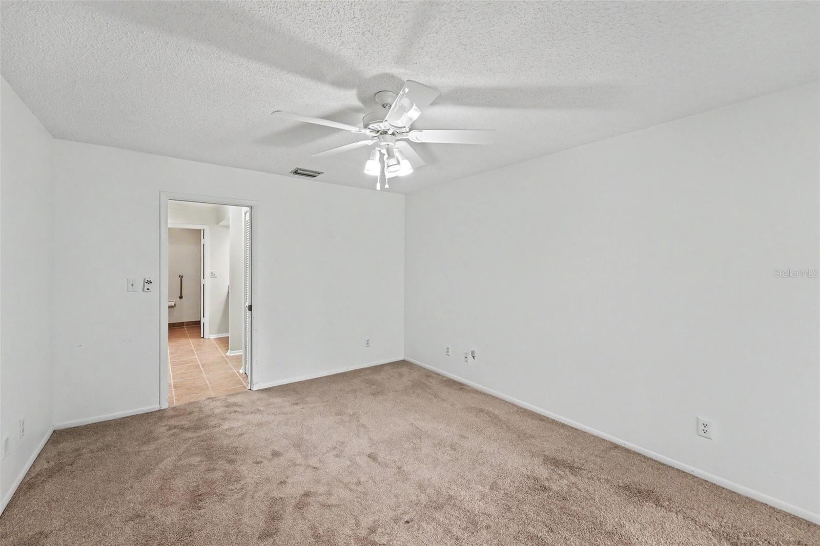 230 BALSAM DR — photo 17