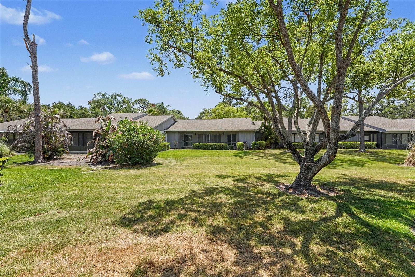 230 BALSAM DR — photo 31