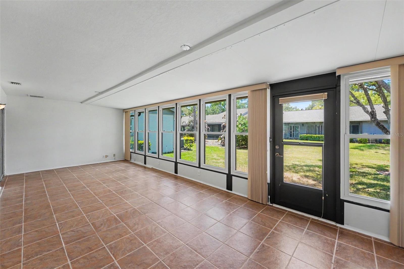 230 BALSAM DR — photo 24