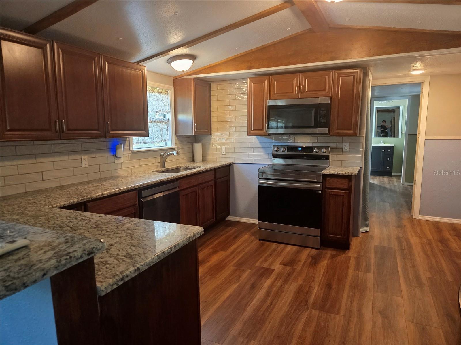 6504 WERNER AVE — photo 10