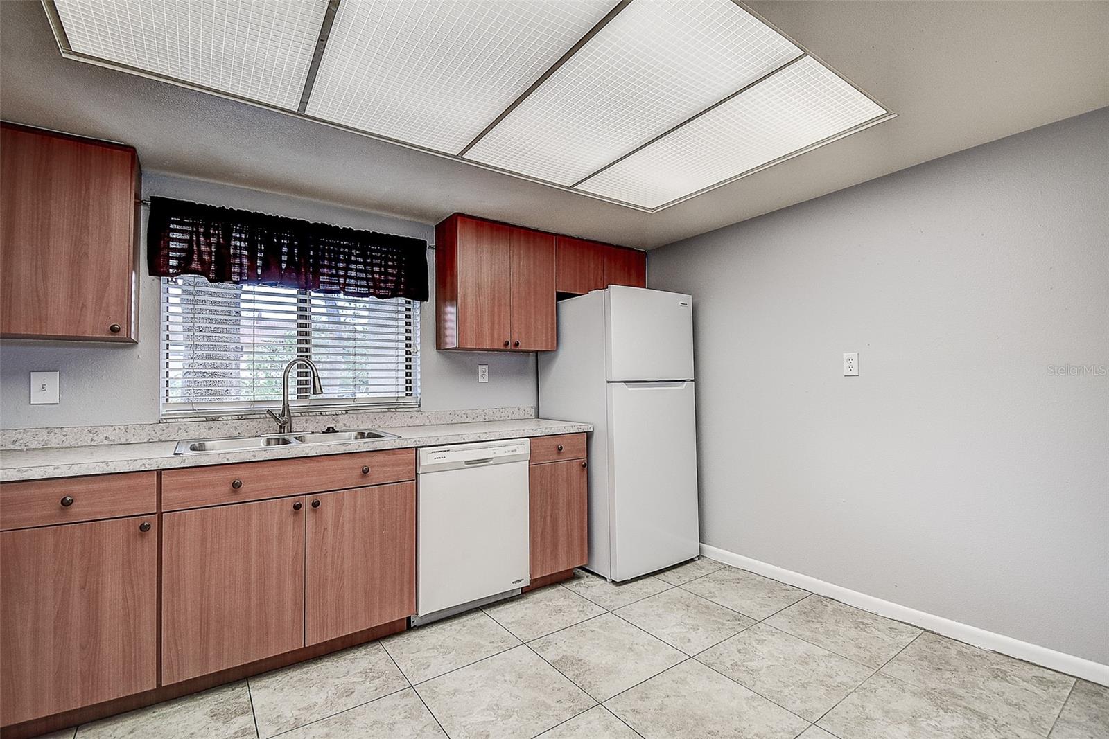 860 S VILLAGE DR N #106 — photo 9