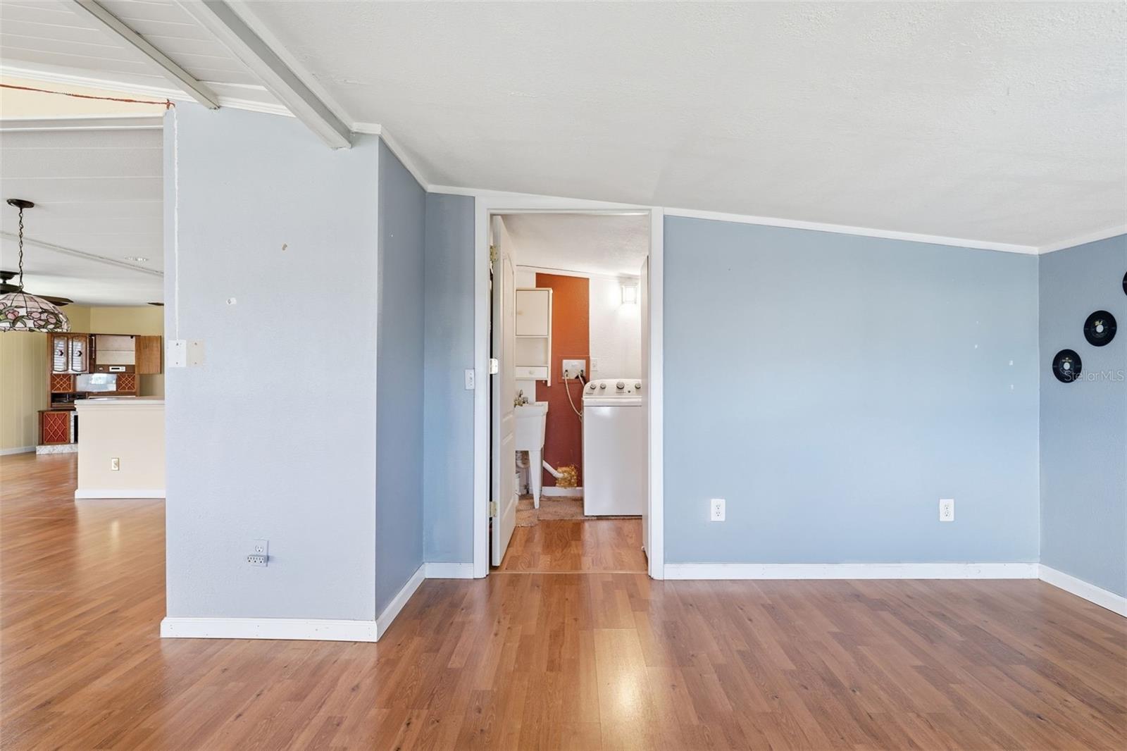 118 MARTINIQUE RD — photo 25