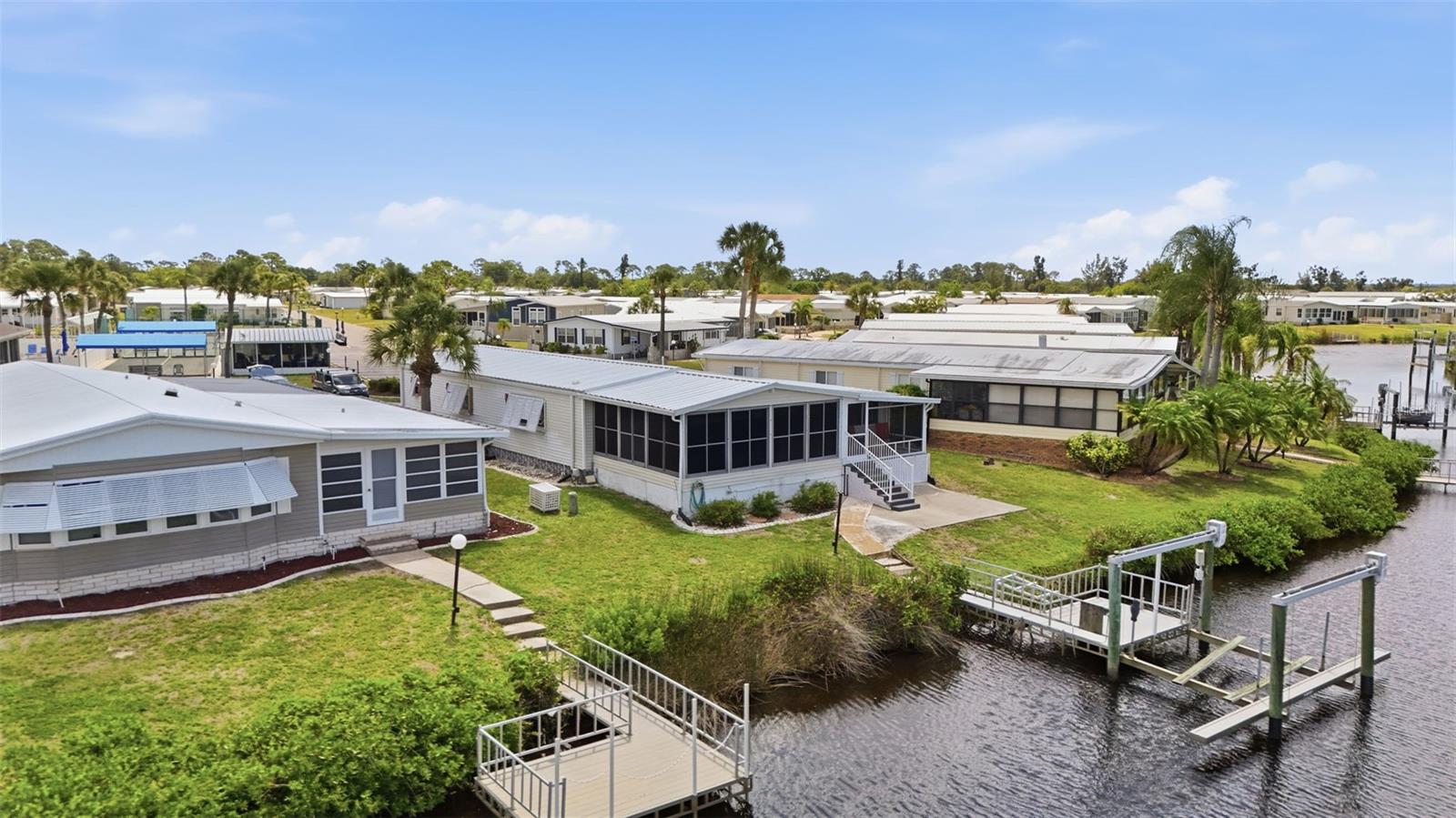 118 MARTINIQUE RD — photo 38