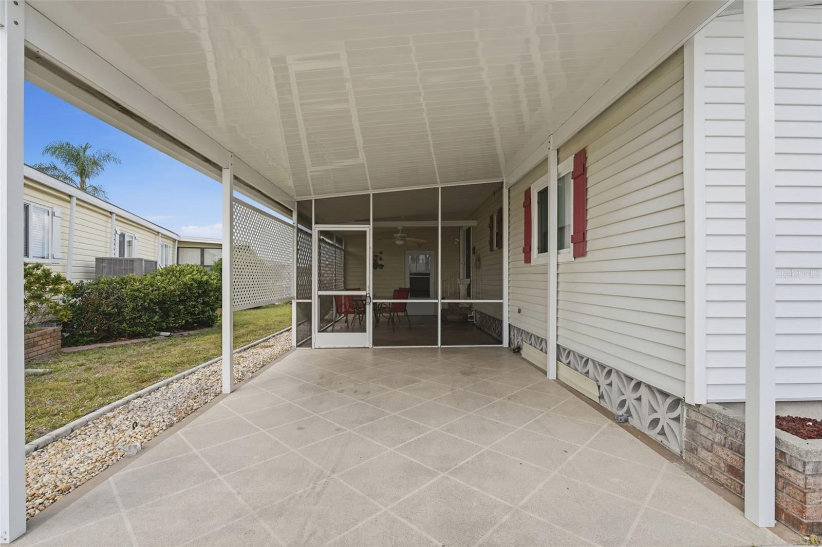 118 MARTINIQUE RD — photo 11