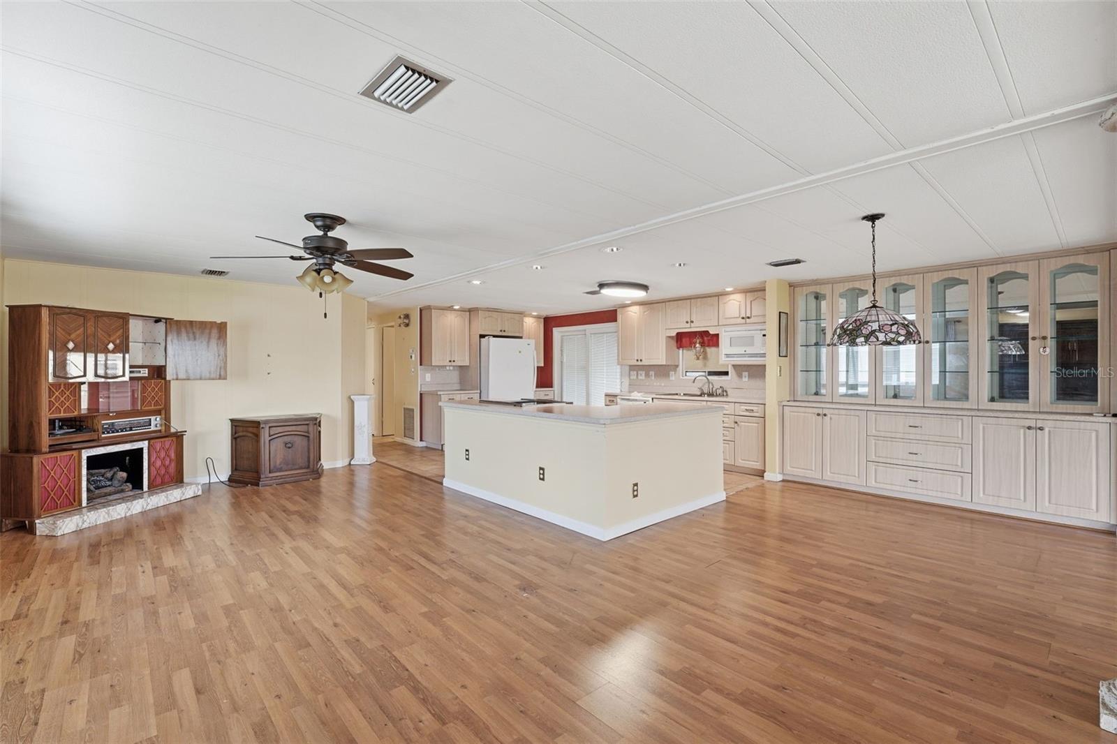 118 MARTINIQUE RD — photo 19