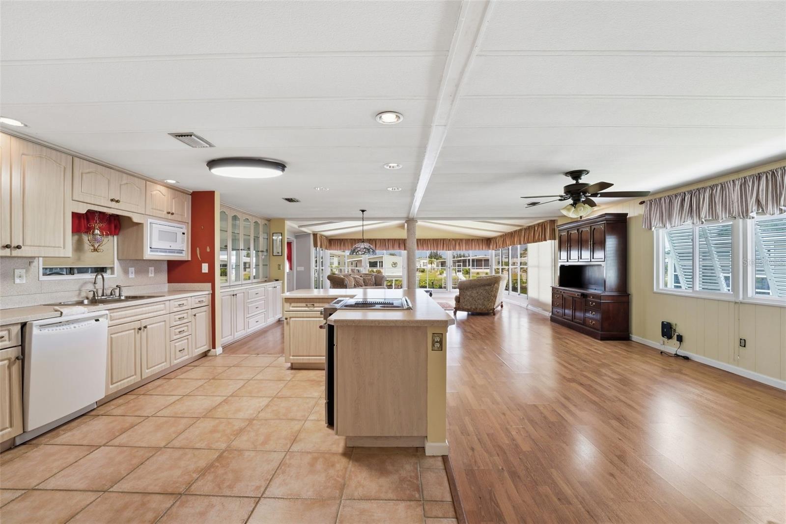 118 MARTINIQUE RD — photo 15