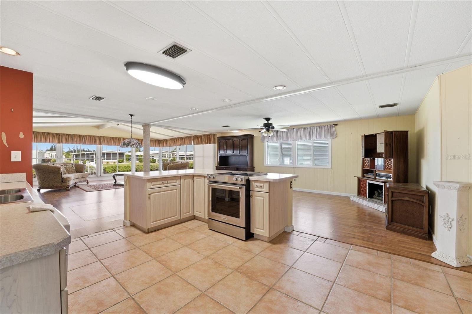 118 MARTINIQUE RD — photo 14