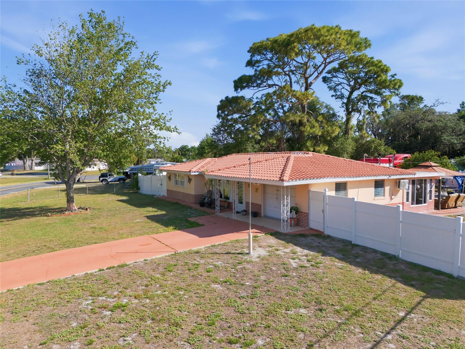 6760 RUNNEL DR — photo 38