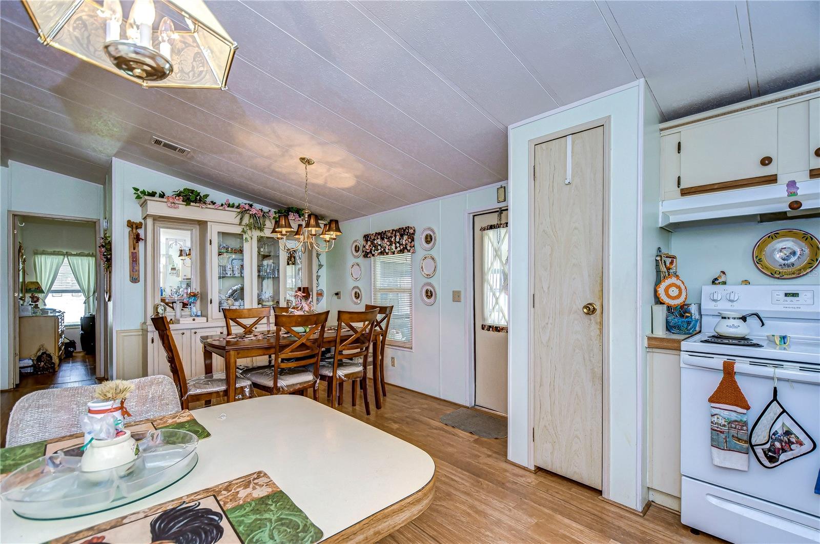 3843 DAMIAN DR — photo 16