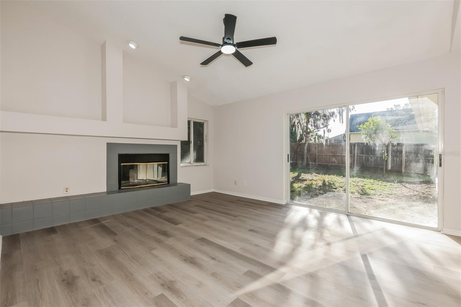 2624 BRIDLE DR — photo 3