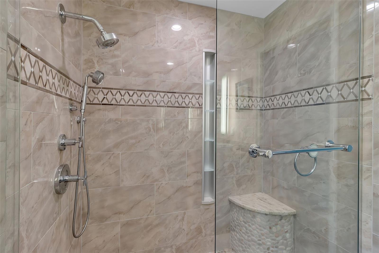 524 HORNBLOWER LN — photo 36