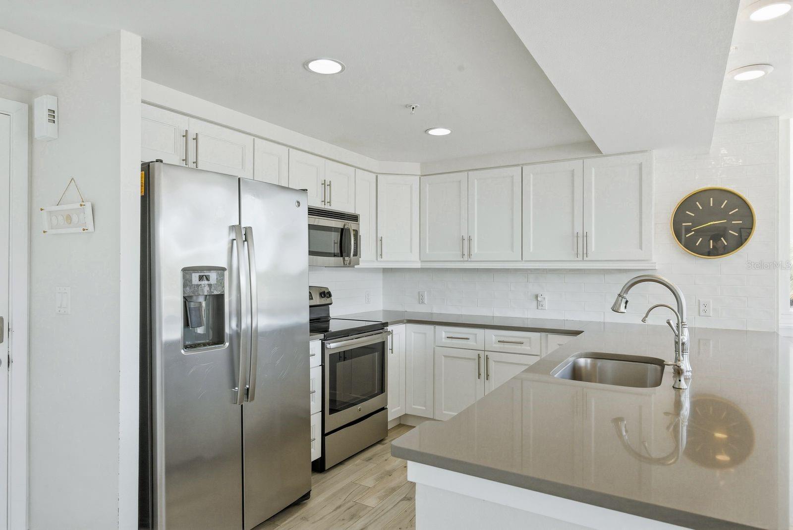 223 ISLAND WAY #2D — photo 6