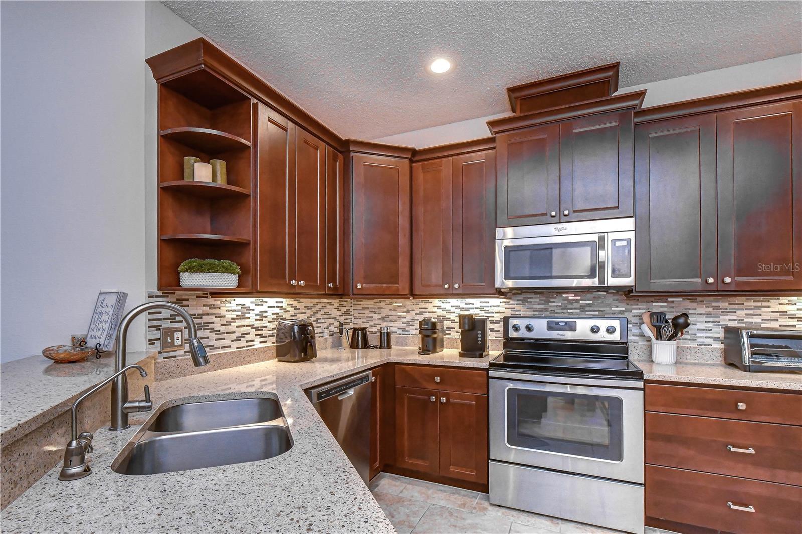 9815 GINGERWOOD DR — photo 28