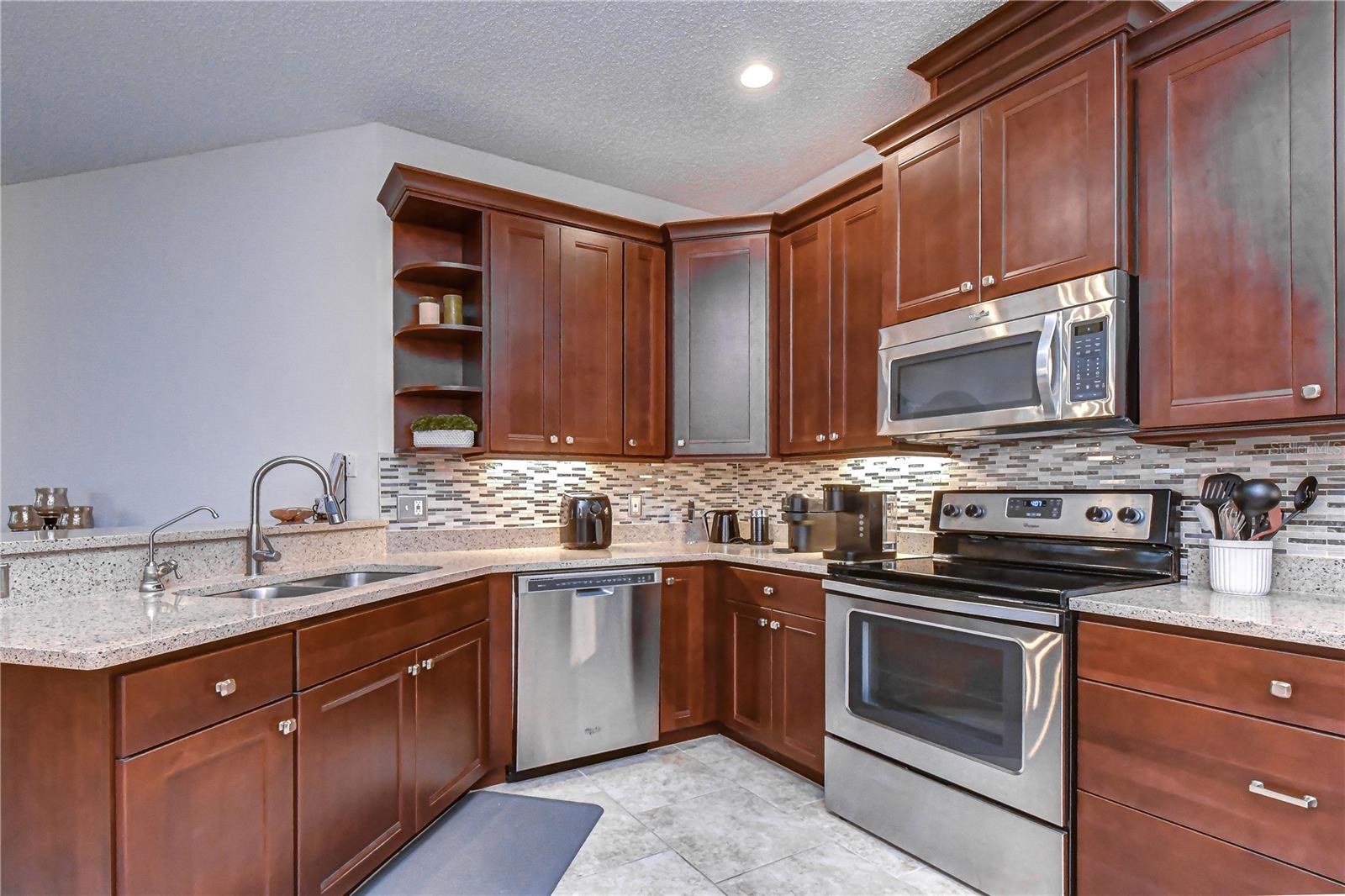 9815 GINGERWOOD DR — photo 27