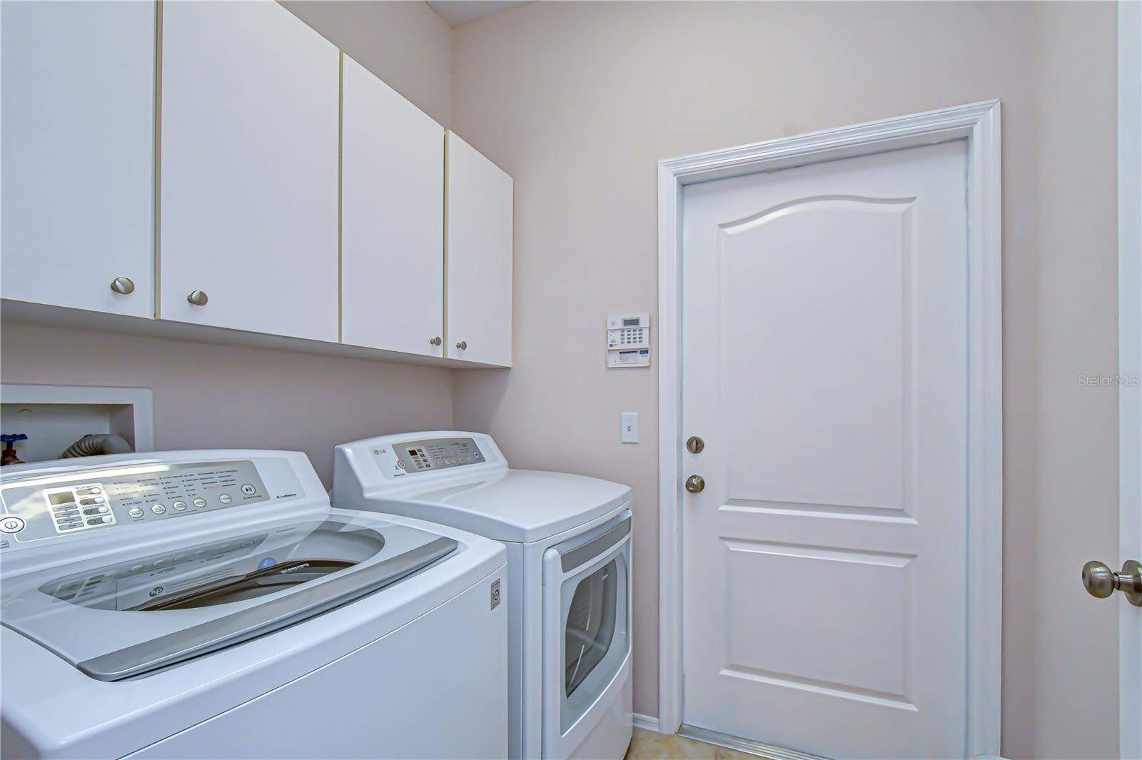 9815 GINGERWOOD DR — photo 39