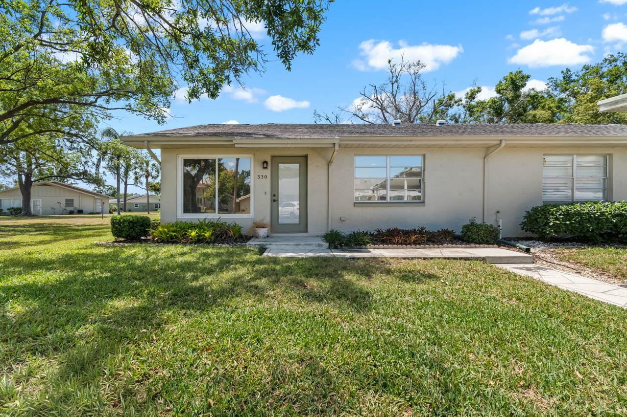330 GLOUCESTER BLVD — photo 24