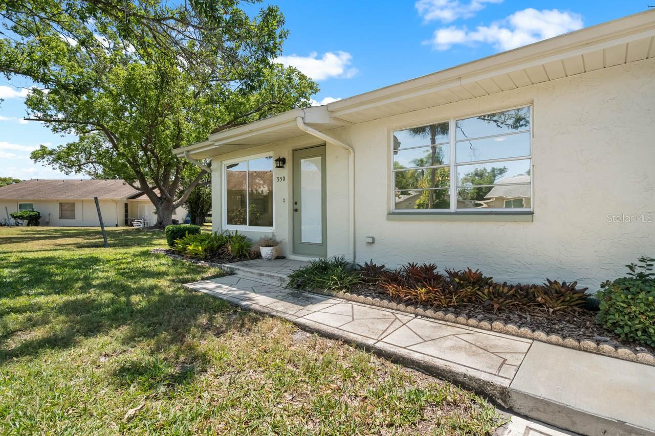 330 GLOUCESTER BLVD — photo 30