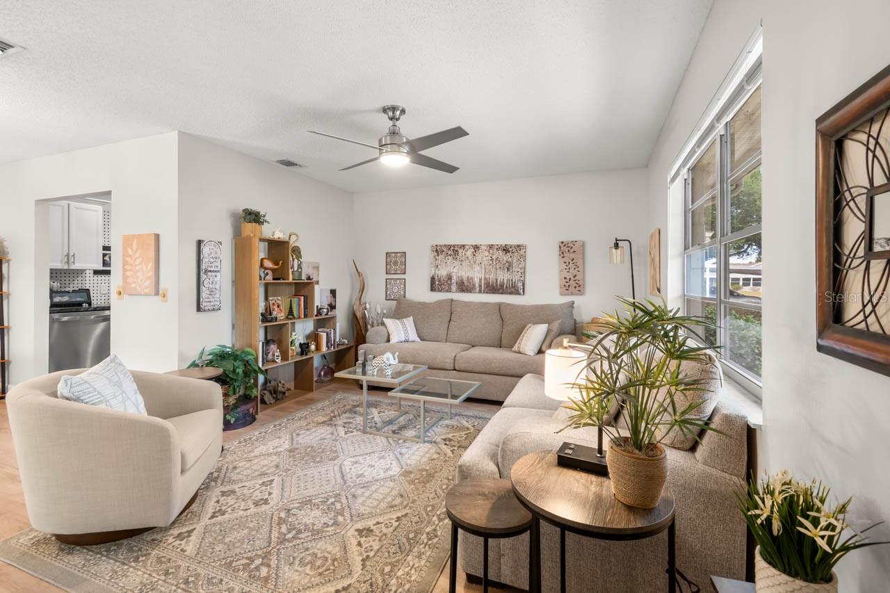 330 GLOUCESTER BLVD — photo 3