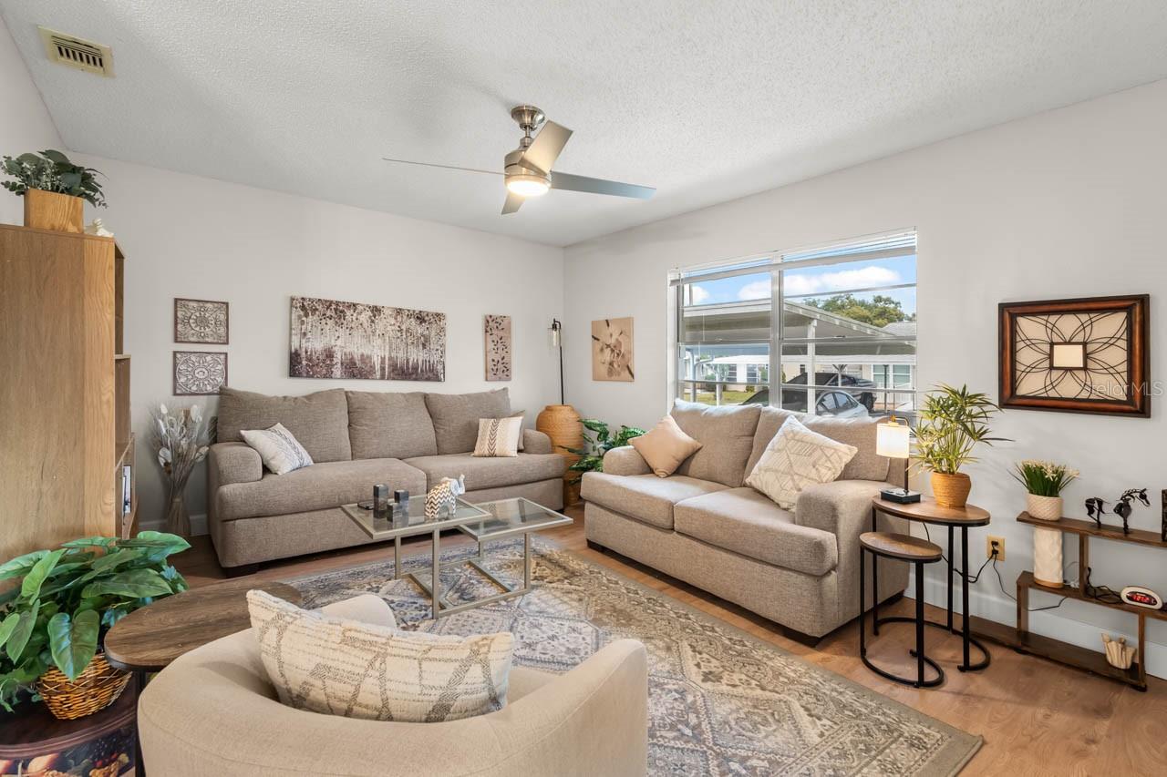 330 GLOUCESTER BLVD — photo 4