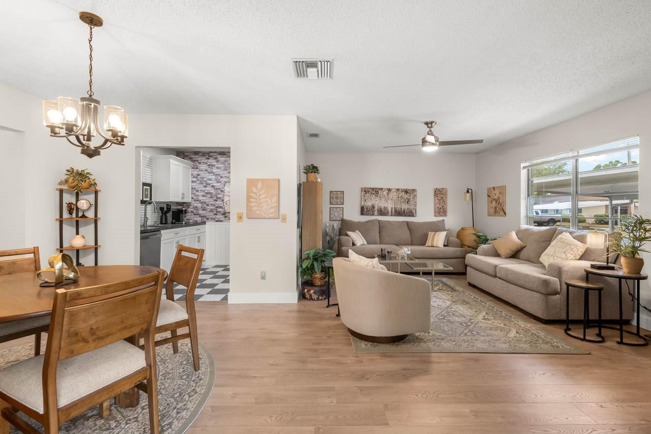 330 GLOUCESTER BLVD — photo 6