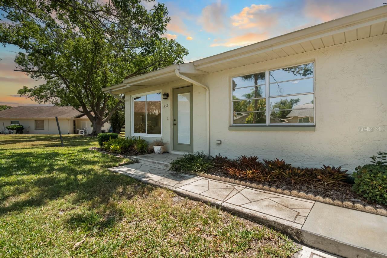 330 GLOUCESTER BLVD — photo 31
