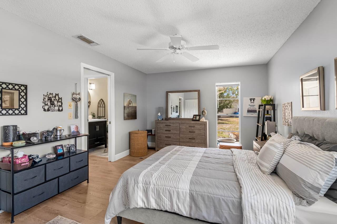 330 GLOUCESTER BLVD — photo 20