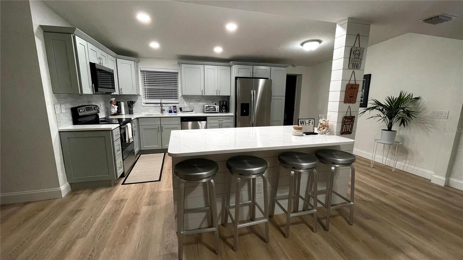 1639 ST CATHERINE DR W — photo 3